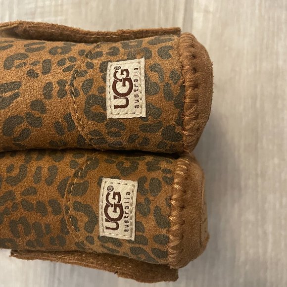 UGG AUSTRALIA FOR KIDS: CASSIE LEOPARD BOOT - Picture 5 of 5
